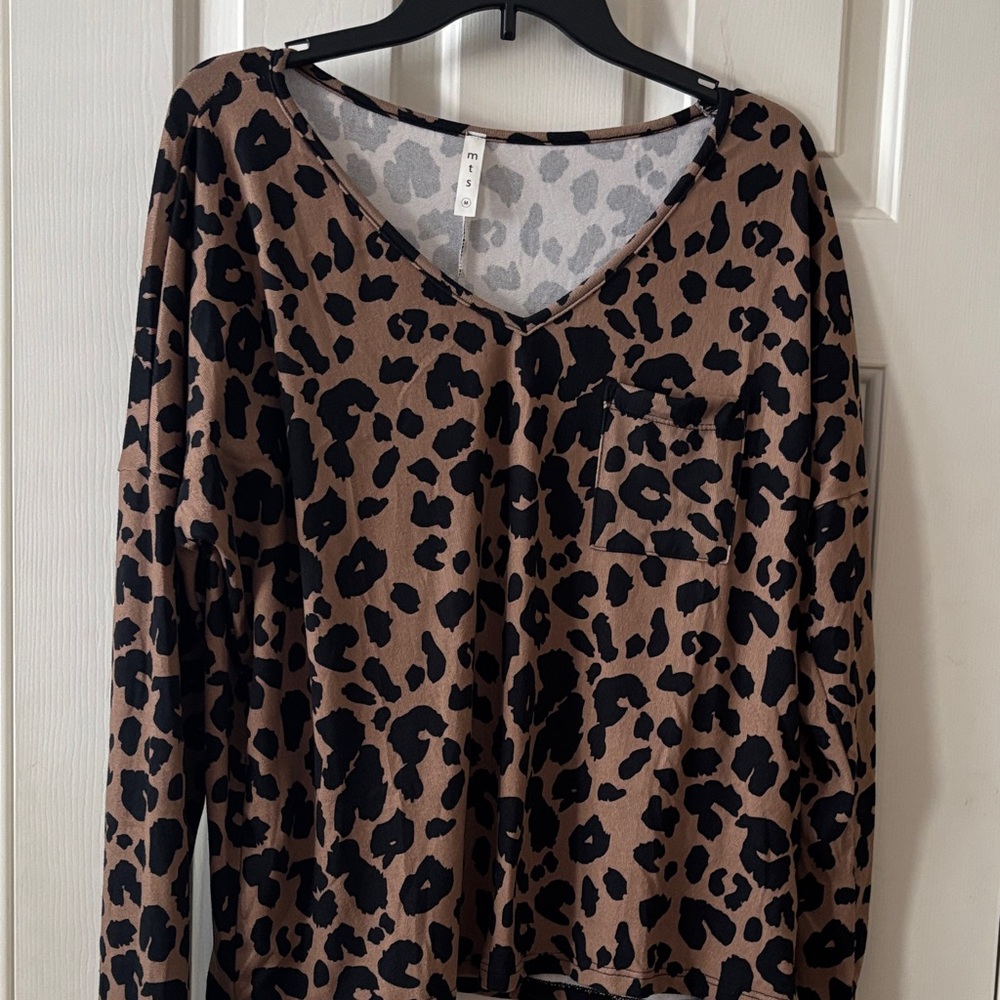 Leopard Print V-Neck top